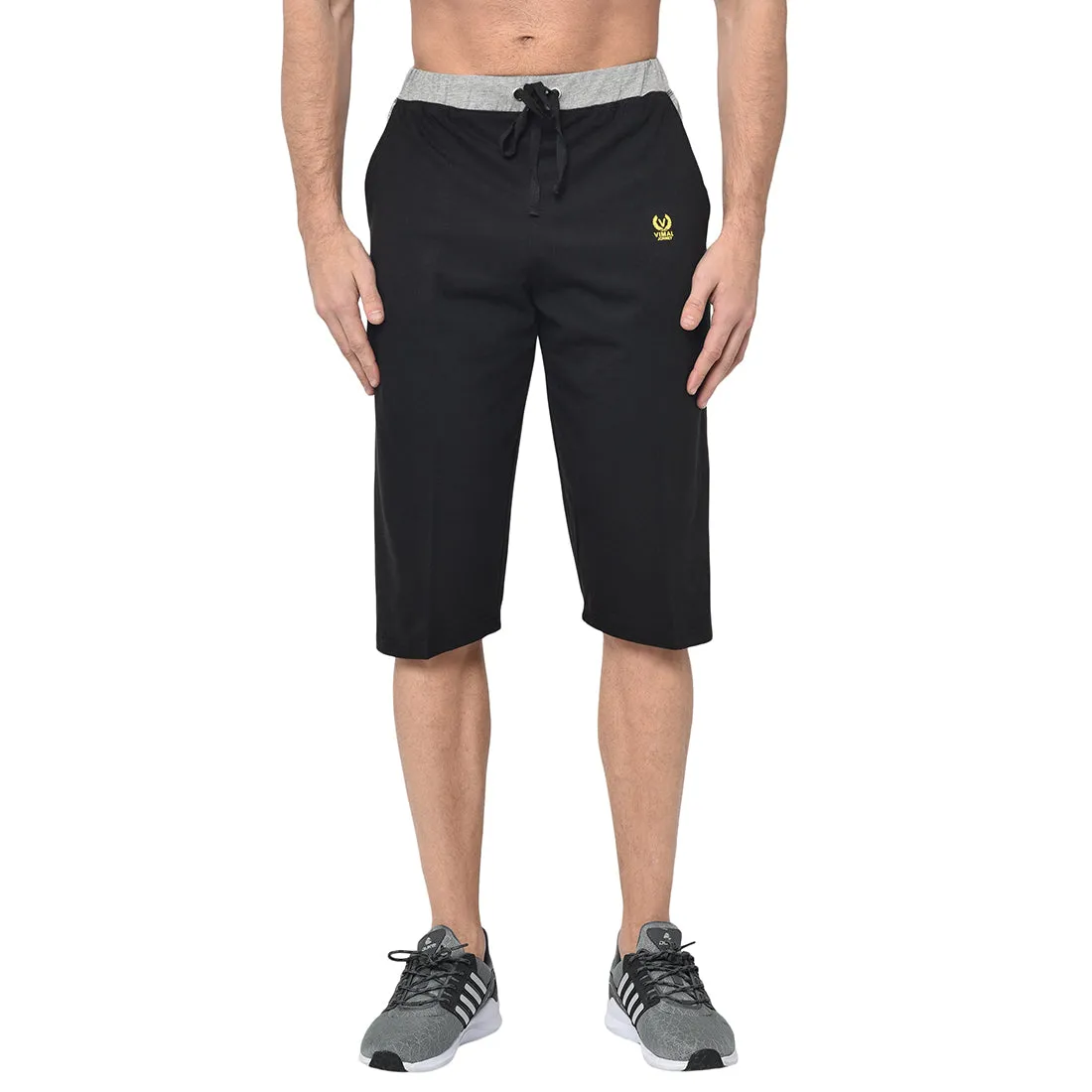 Vimal Jonney Cotton Blended Regular Fit Black 3/4th Capri For Men