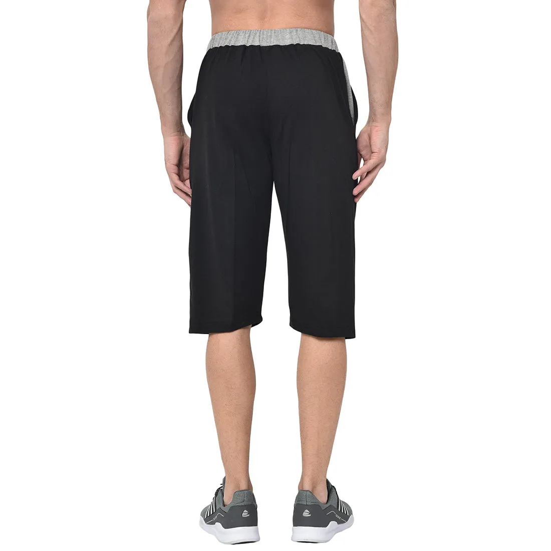 Vimal Jonney Cotton Blended Regular Fit Black 3/4th Capri For Men