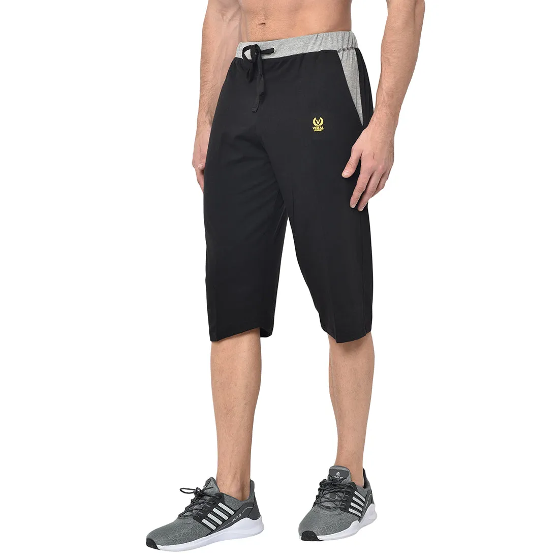 Vimal Jonney Cotton Blended Regular Fit Black 3/4th Capri For Men