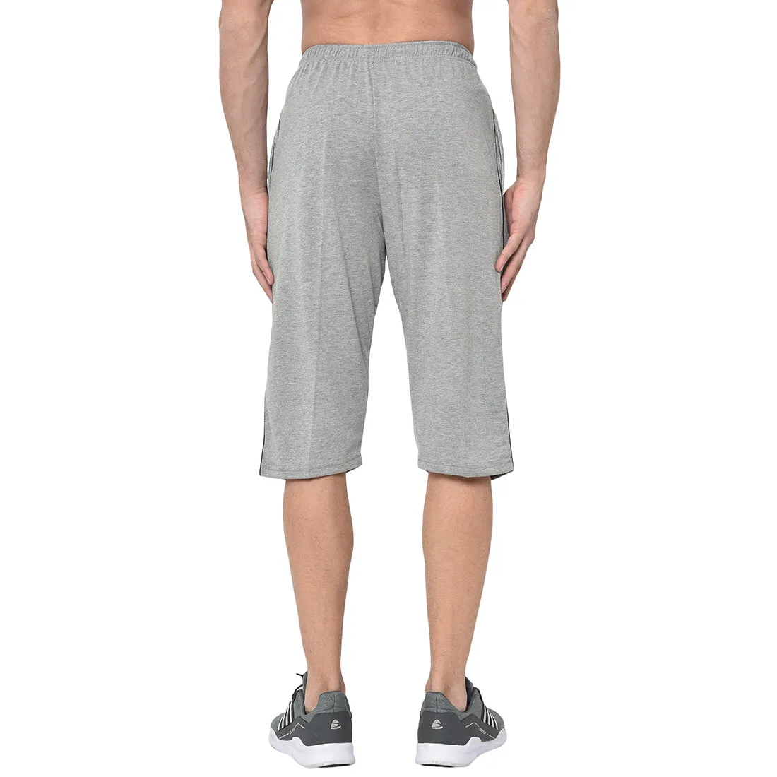 Vimal Jonney Cotton Blended Regular Fit Grey 3/4th Capri For Men
