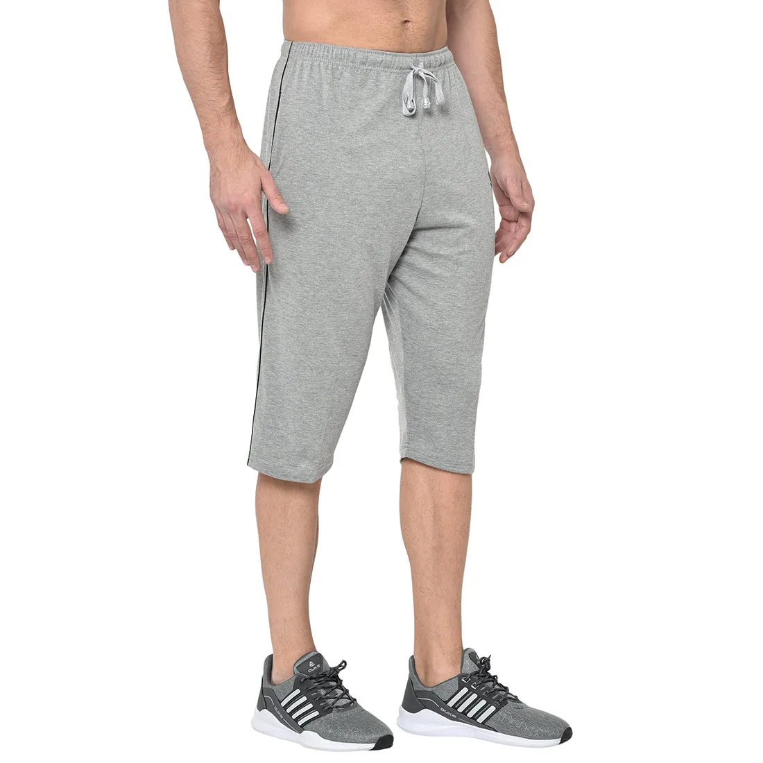 Vimal Jonney Cotton Blended Regular Fit Grey 3/4th Capri For Men